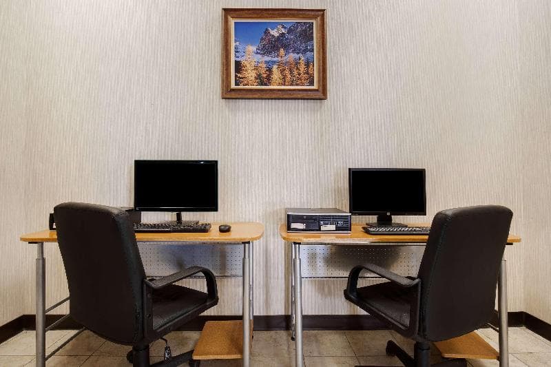 Days Inn by Wyndham Calgary South photo 1