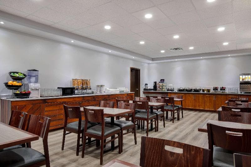 Days Inn by Wyndham Calgary South 3