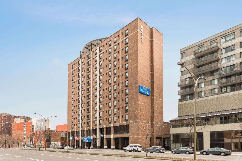 Travelodge Hotel by Wyndham Montreal Centre 2