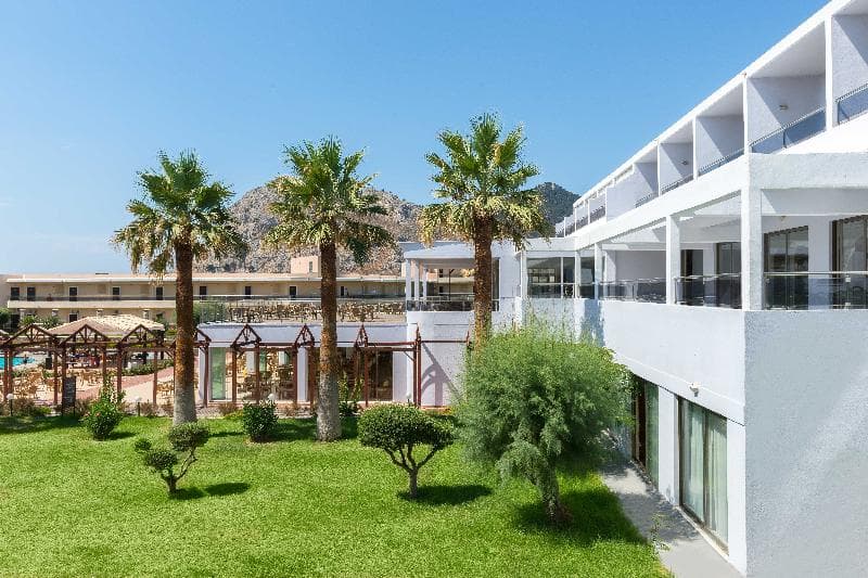 Lutania Beach Hotel 4