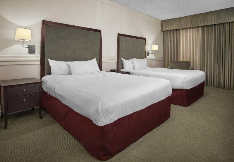 Delta Hotels Edmonton Centre Suites 4