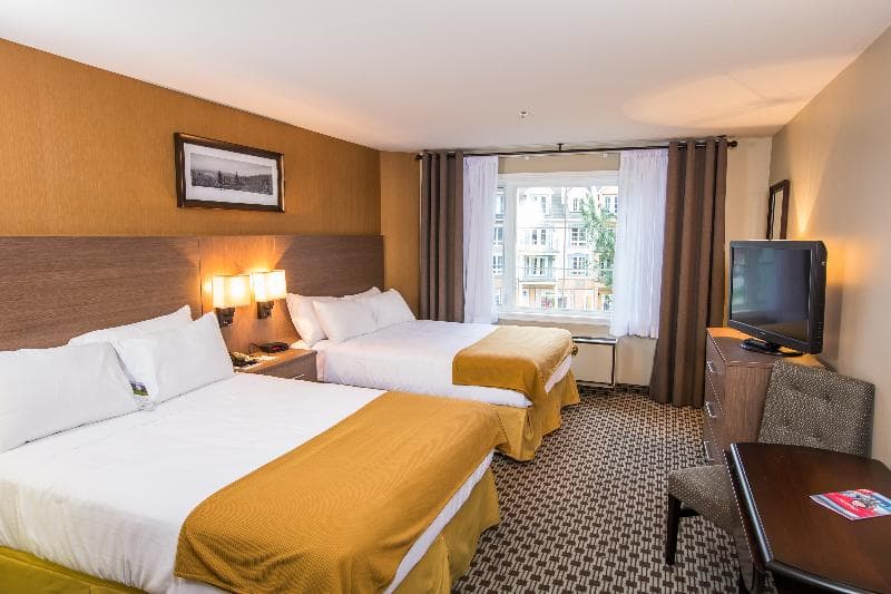 Holiday Inn Express & Suites Tremblant photo 1