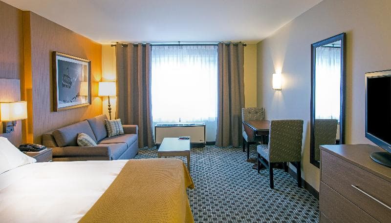 Holiday Inn Express & Suites Tremblant 4