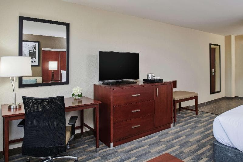 DoubleTree by Hilton Raleigh Crabtree Valley 5