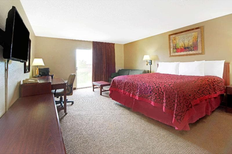 Days Inn & Suites By Wyndham St. Louis/Westport Plaza 4