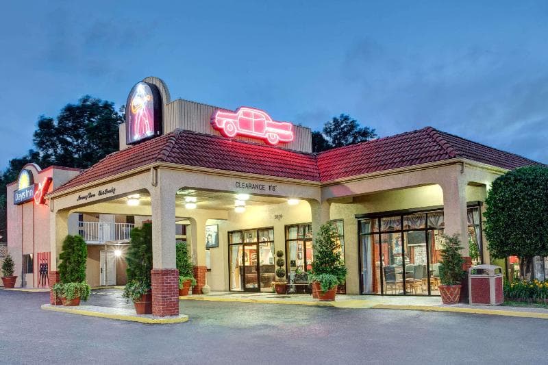 Days Inn by Wyndham Memphis at Graceland photo 1