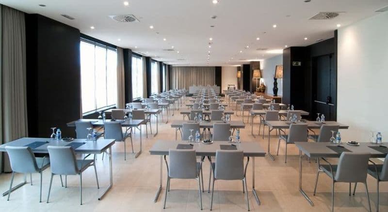Ac Hotel Alicante 4