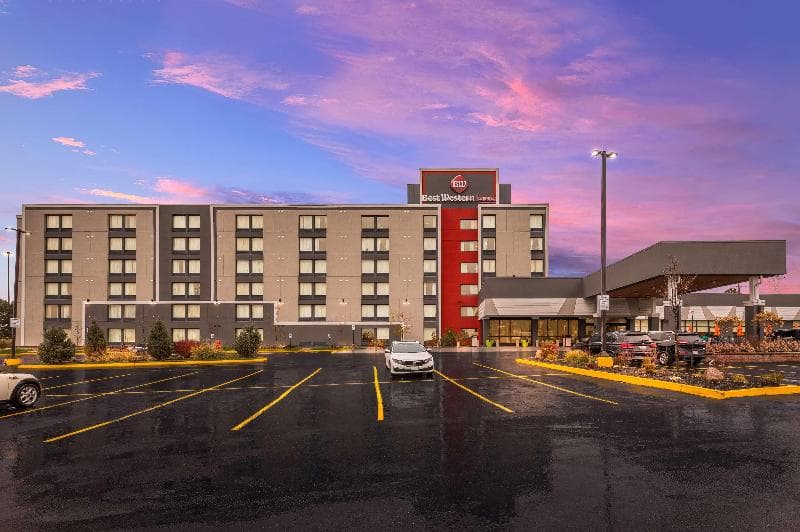 Best Western Plus Toronto North York Hotel & Suites 2