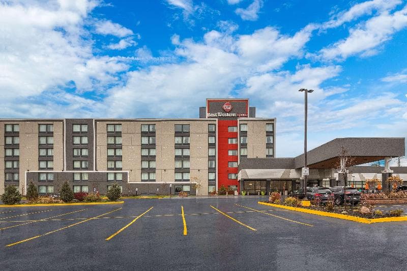 Best Western Plus Toronto North York Hotel & Suites 3