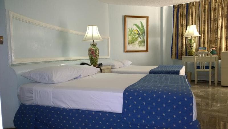 Acapulco Malibu 3