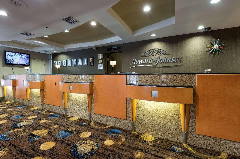 Howard Johnson Plaza By Wyndham By The Falls Niagara Falls 3