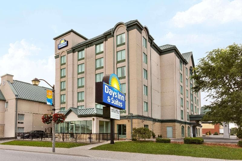 Days Inn & Suites By The Falls 5