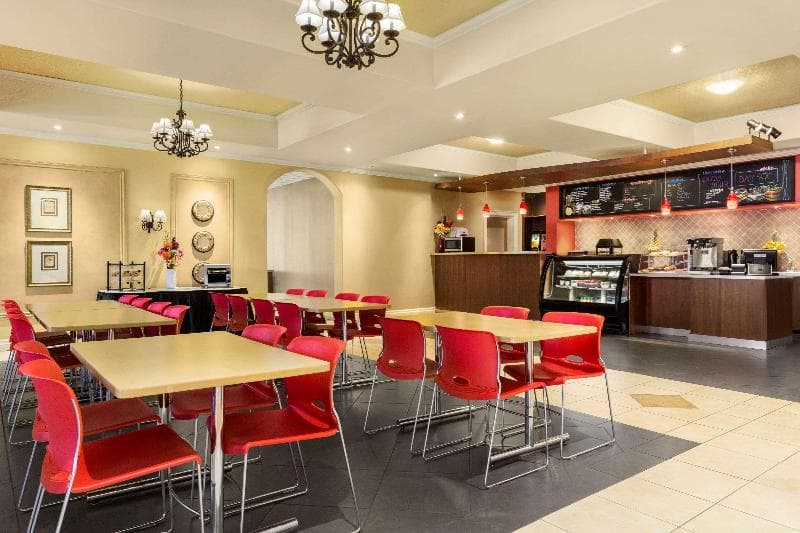 Days Inn & Suites By The Falls 2