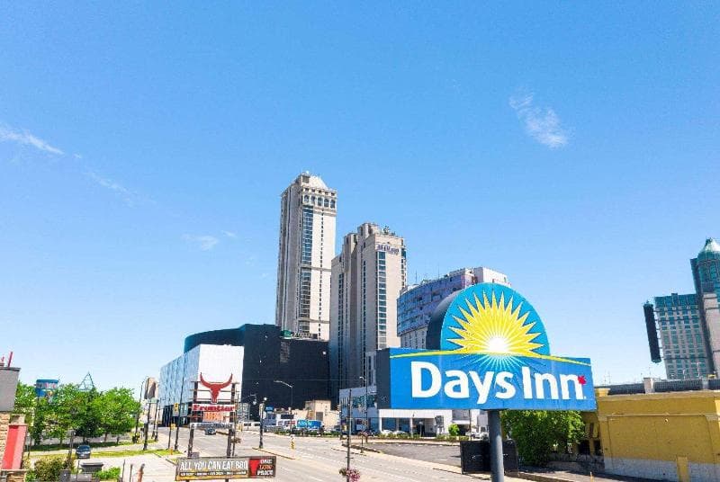 Days Inn by Wyndham Fallsview 3