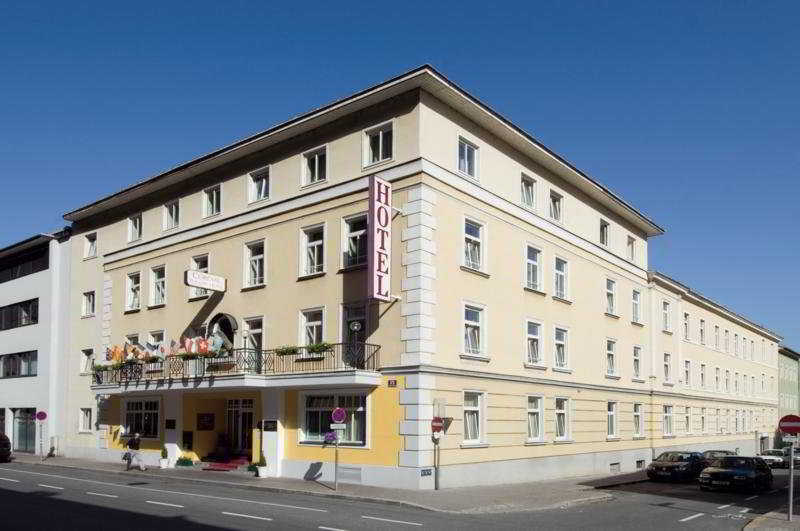 Goldenes Theaterhotel 1