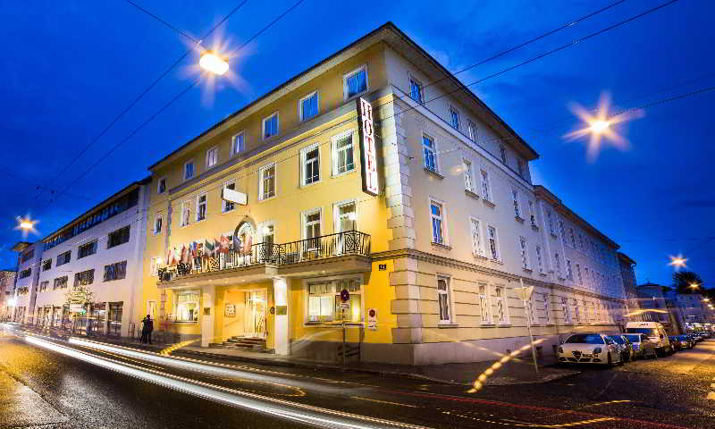 Goldenes Theaterhotel 3
