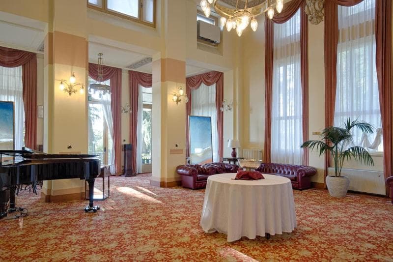 Palace Grand 2