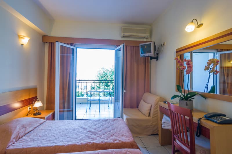 Cnic Hellinis Hotel 5
