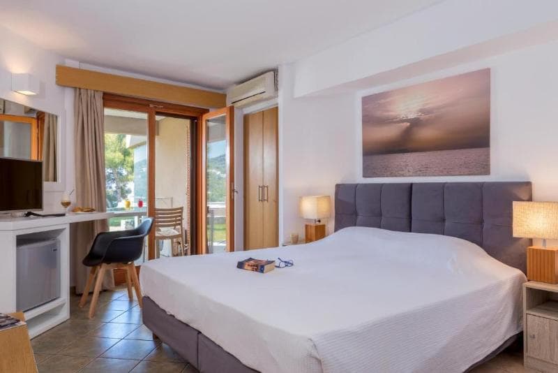 Cape Kanapitsa Hotel & Suites main