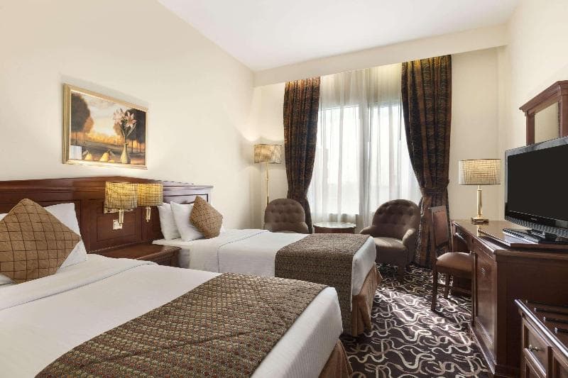Howard Johnson By Wyndham Bur Dubai 5