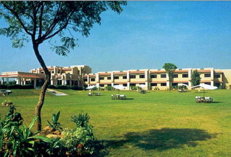 Hotel Clarks Khajuraho photo 1