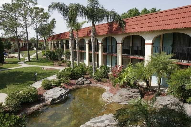 Maingate Lakeside Resort 3