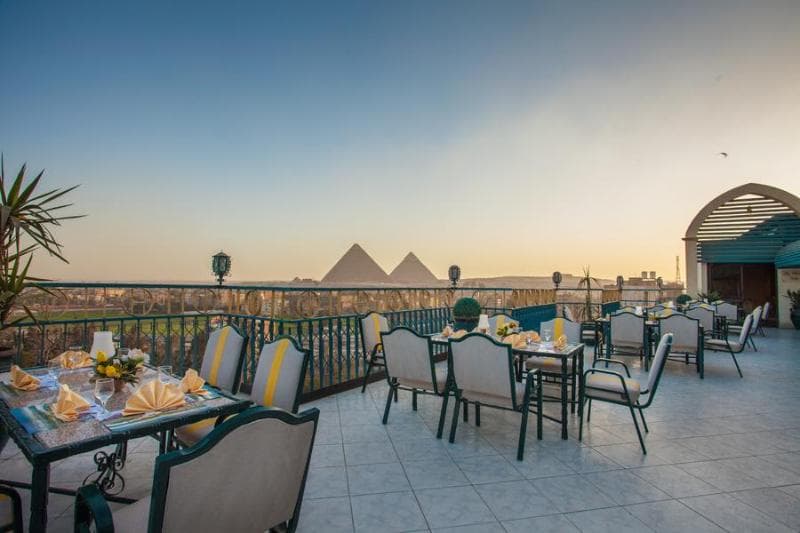 Pyramids Plaza Hotel main