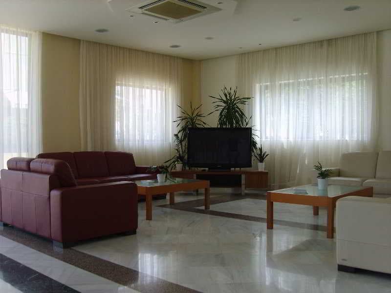 Yakinthos Hotel 3