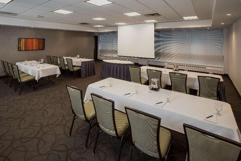 Hilton Suites Winnipeg Airport photo 1