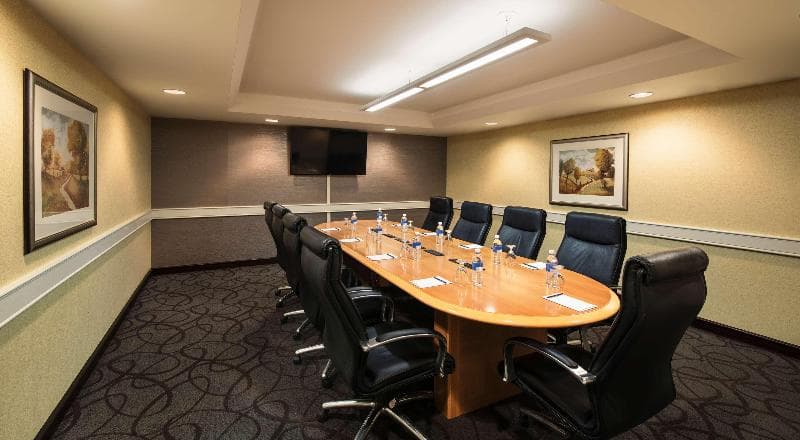 Hilton Suites Winnipeg Airport 4