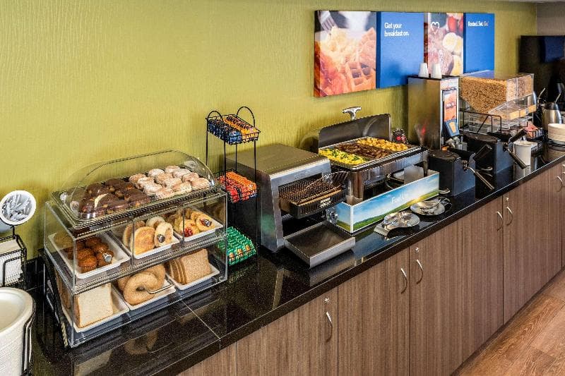 Comfort Inn Airport 4