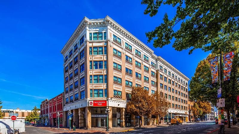 Best Western Plus Carlton Plaza Hotel 3