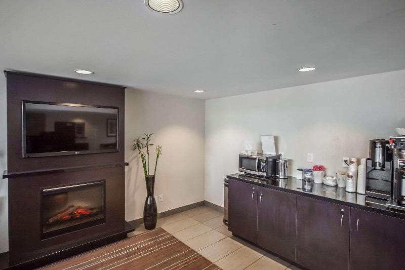 Comfort Inn West 3