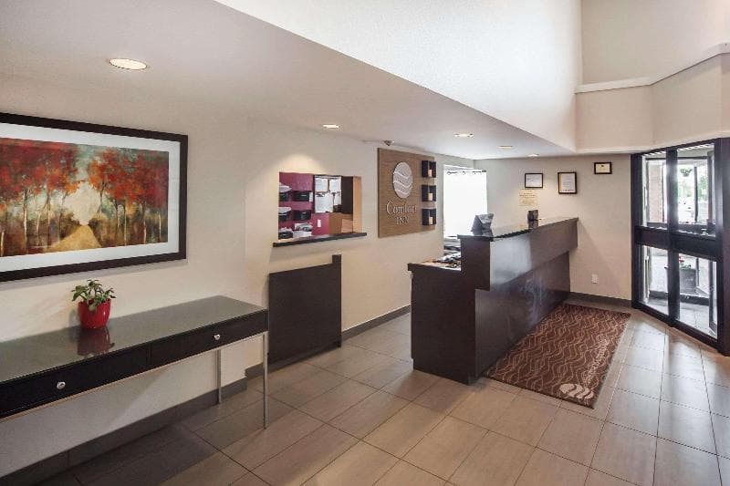 Comfort Inn West 4