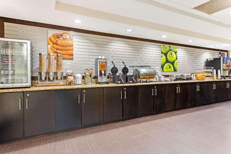La Quinta Inn & Suites by Wyndham Tampa North I-75 3