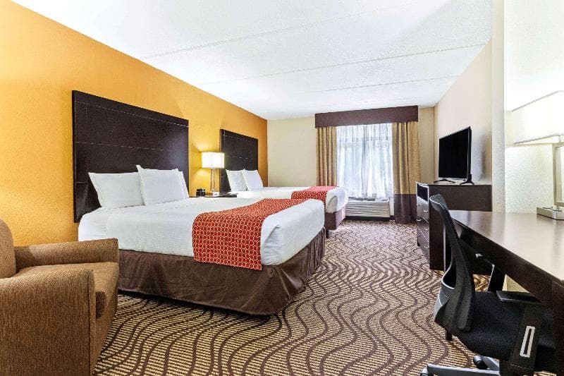 La Quinta Inn & Suites by Wyndham Tampa North I-75 4