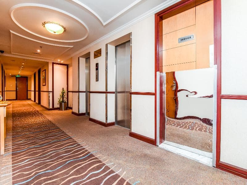 Landmark Summit Hotel 4