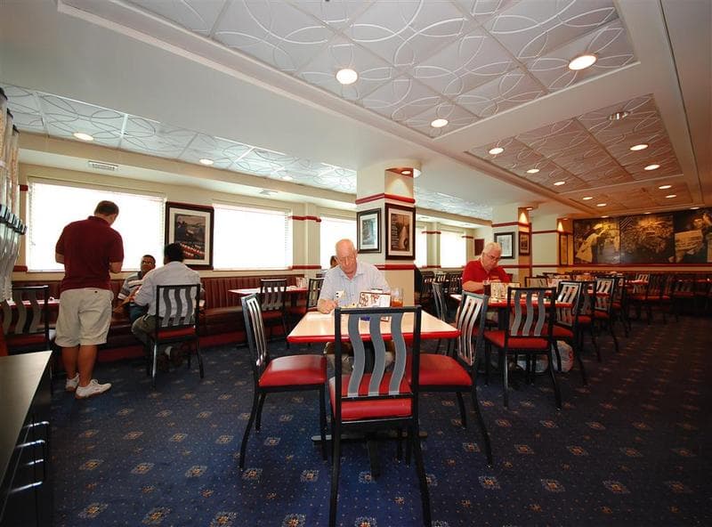 Red Lion Hotel Rosslyn Iwo Jima 3