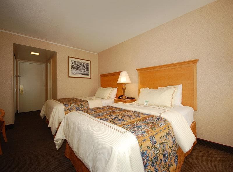 Red Lion Hotel Rosslyn Iwo Jima 4