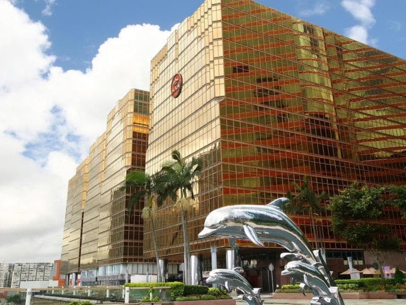 The Royal Pacific Hotel & Towers photo 1