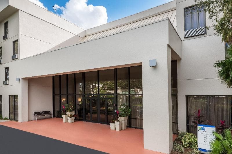 Holiday Inn Express & Suites Ft. Lauderdale-Plantation 2