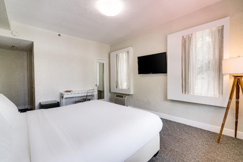 Crest Hotel Suites photo 1