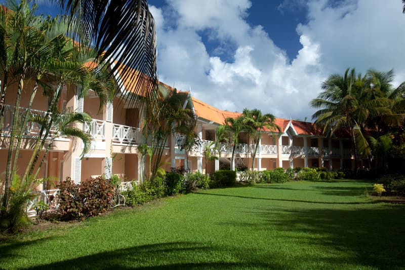 Coco Reef Resort & Spa 4