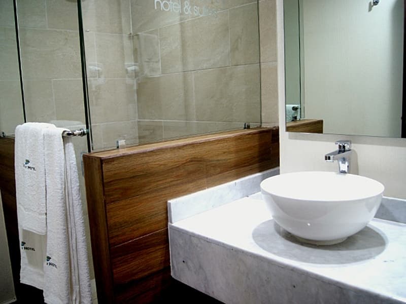 Country Hotel And Suites 4