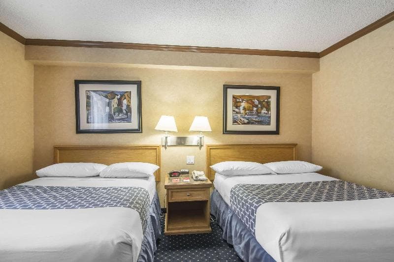Econo Lodge Motel Village 2