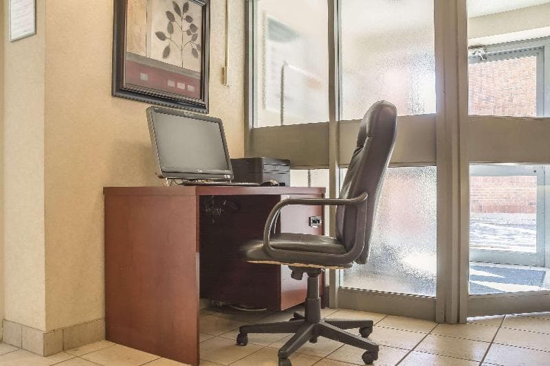 Quality Suites London 3