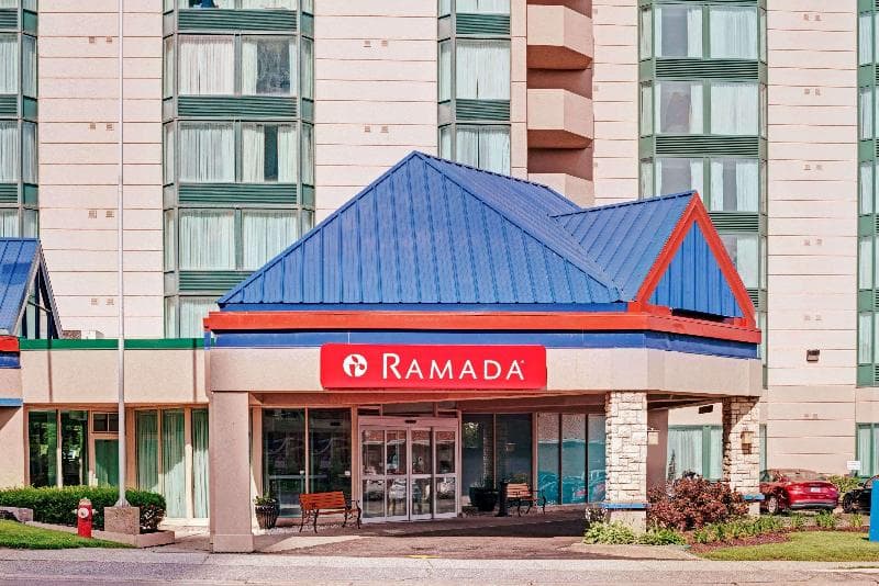 Ramada By Wyndham Niagara Falls/Fallsview photo 1
