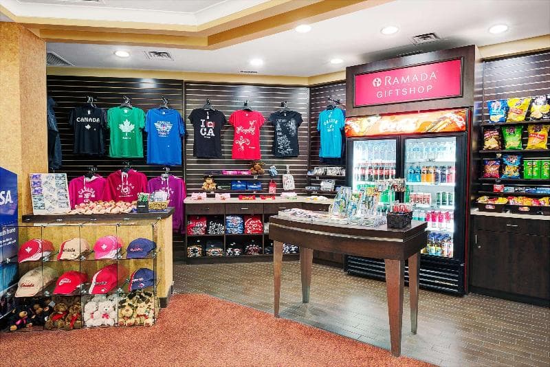 Ramada By Wyndham Niagara Falls/Fallsview 3