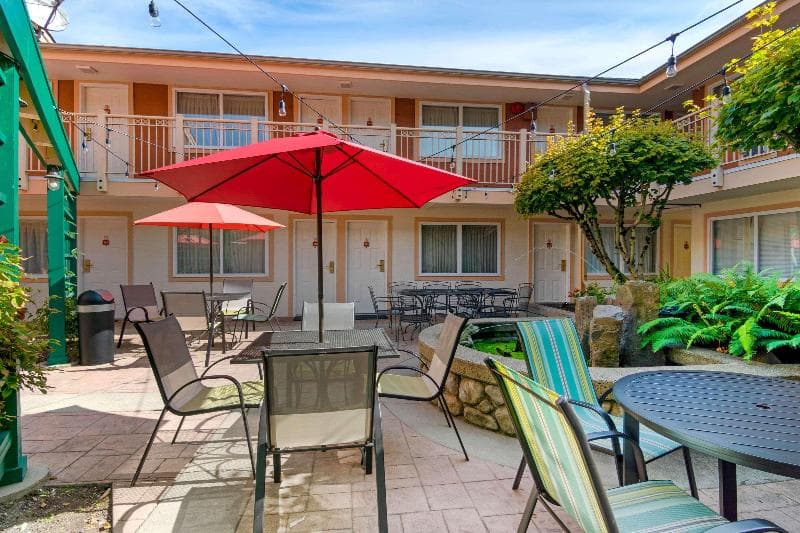 Econo Lodge Inn & Suites photo 1
