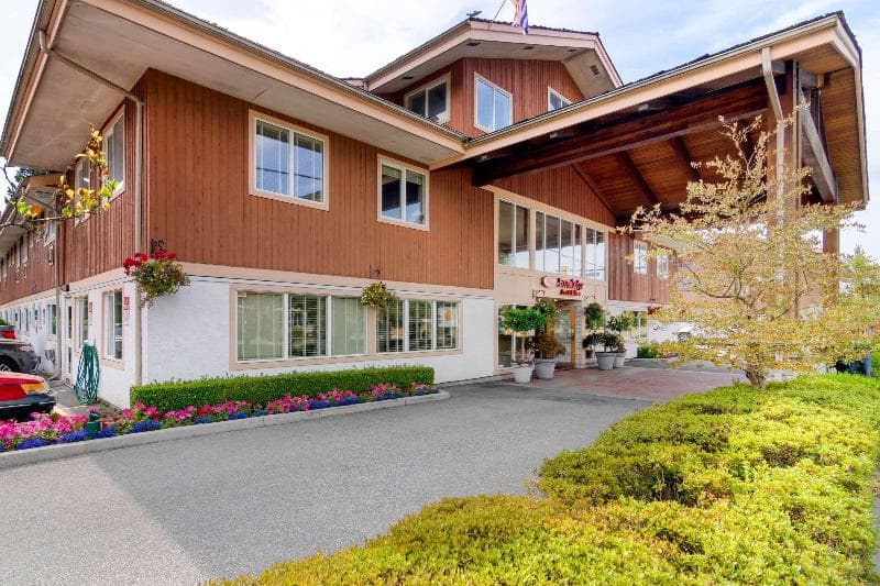 Econo Lodge Inn & Suites 3
